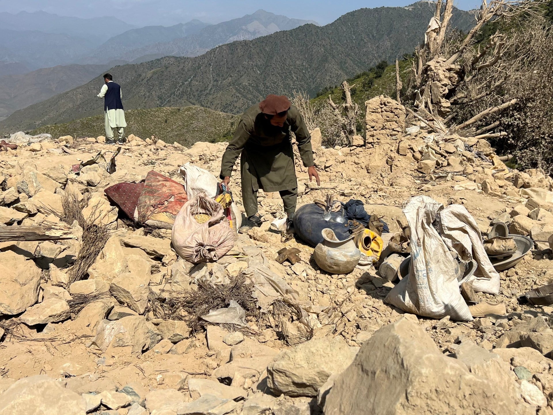 Pakistan launches deadly air attacks on Afghanistan