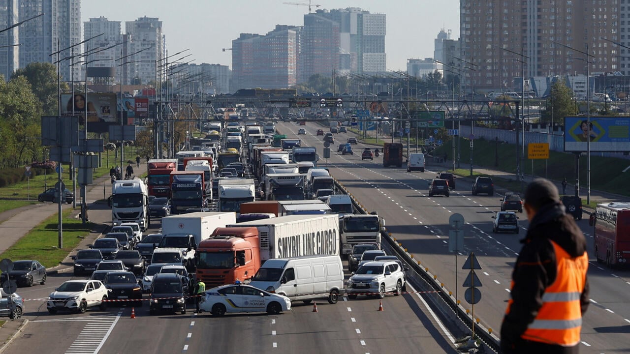 Zelenskyy Vows More Russian Oil Strikes as Kyiv Bridges Come Under Fire