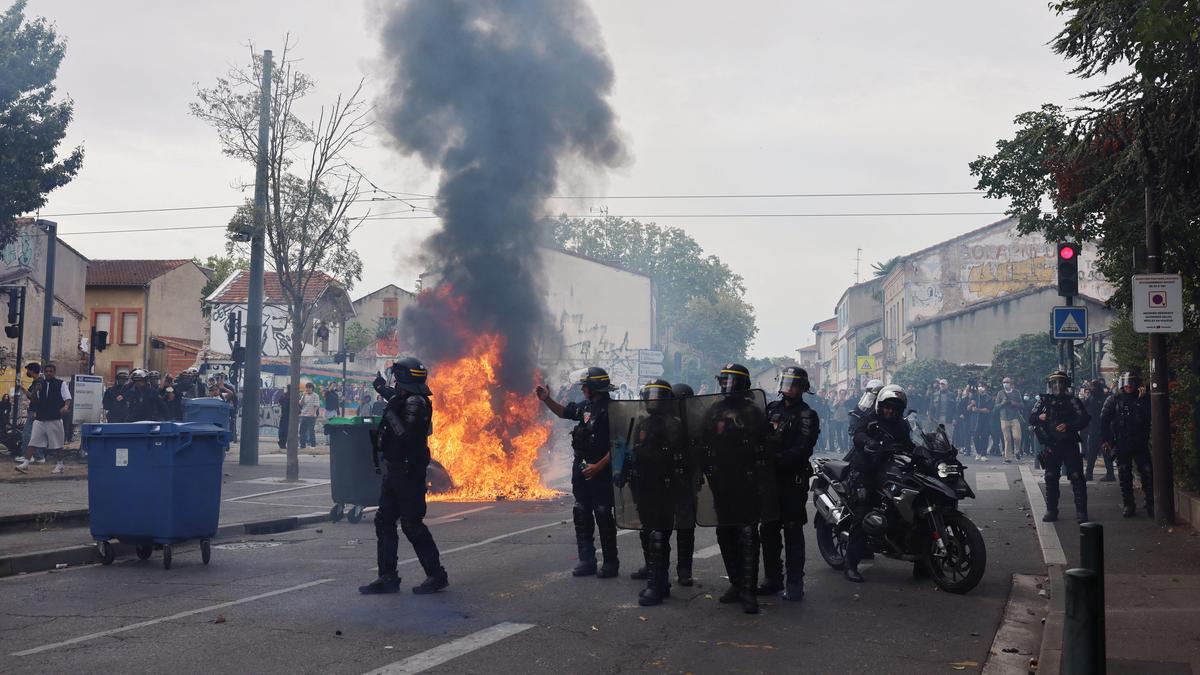 French Teenager Loses Hand in Blast During School Protests in Lens