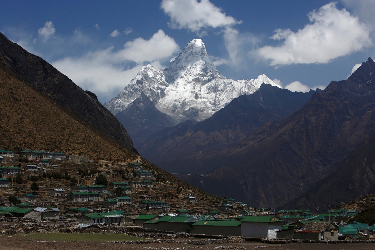 German Climber Dies After 1,700-Meter Fall on Ama Dablam