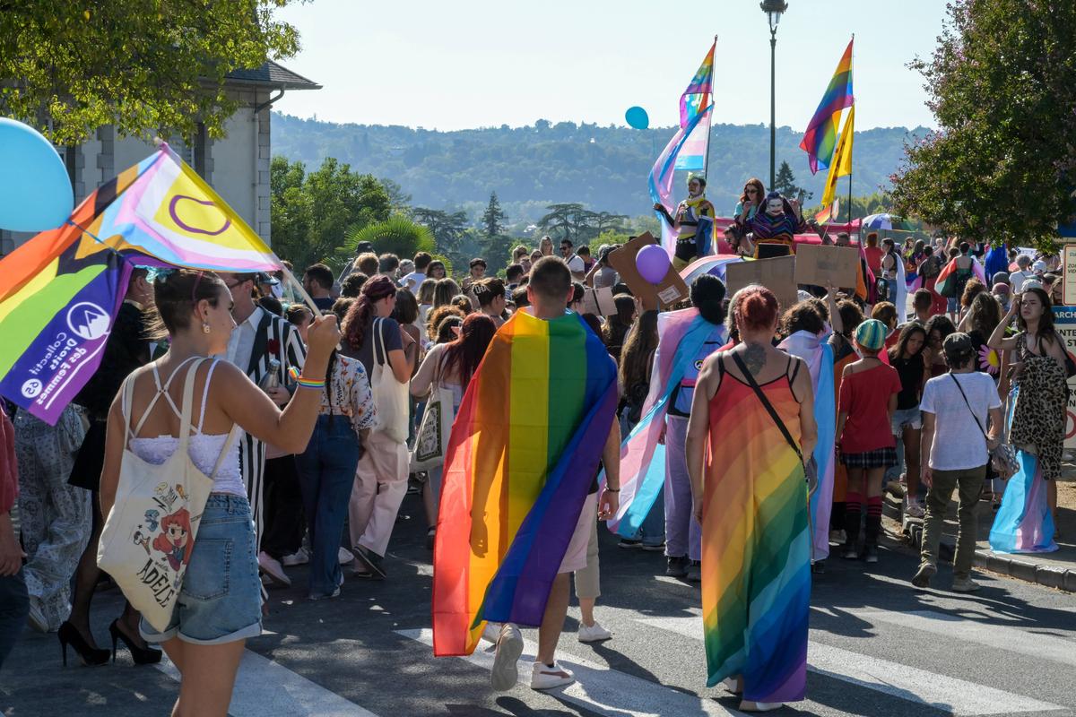 Institut Pasteur Joins Paris Pride March