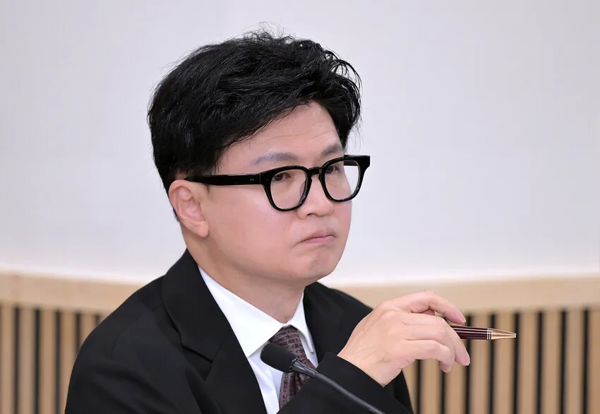Police Review Academic Allegations Against Daughter of Lawmaker Han Dong-hoon
