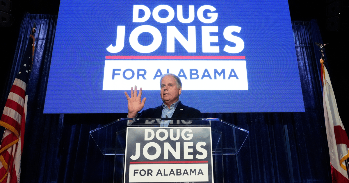 In Alabama, Trump Relives His Glory Days (This Time With Some Empty Seats)