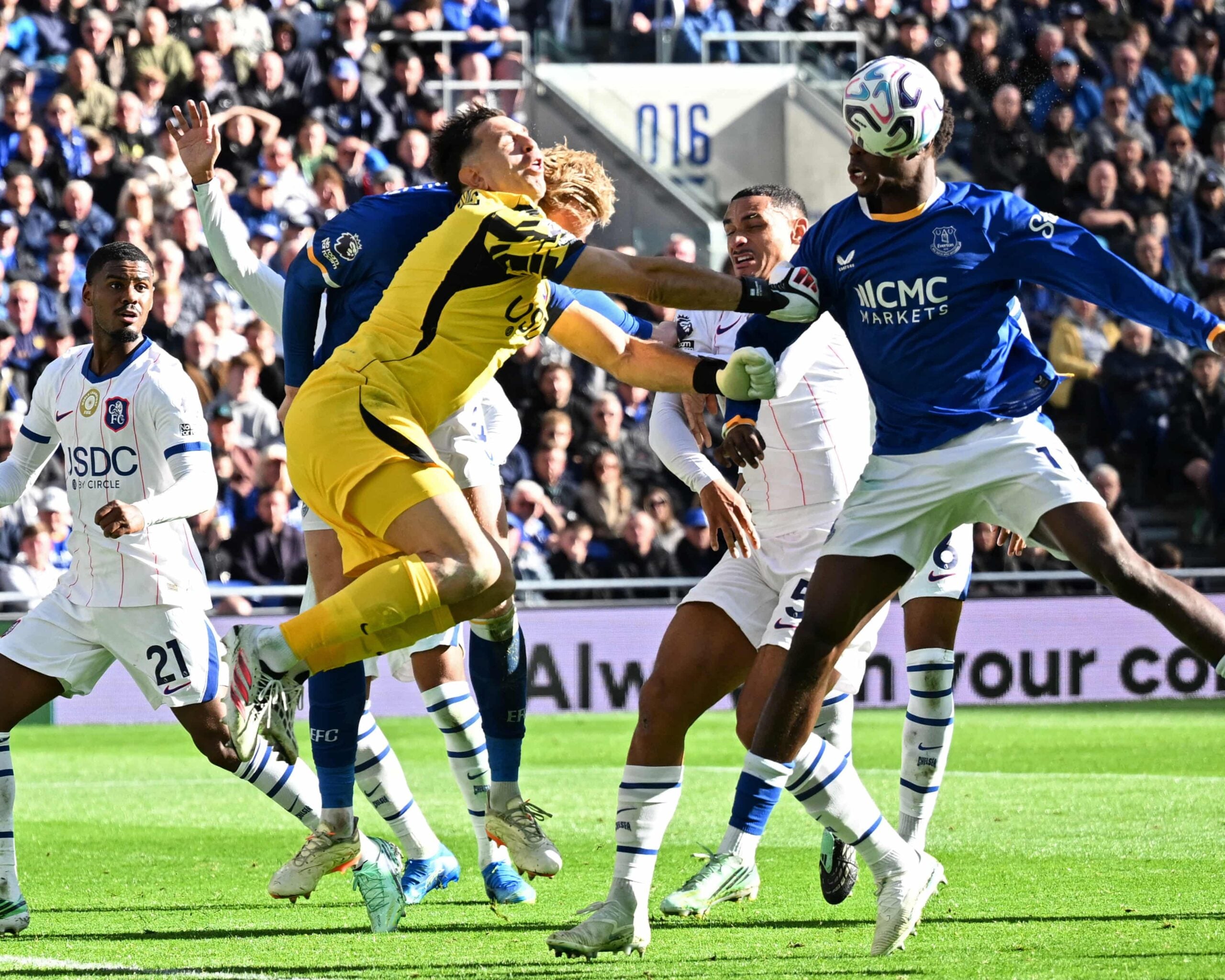 Emiliano Martinez Hospitalized After Collision With Everton