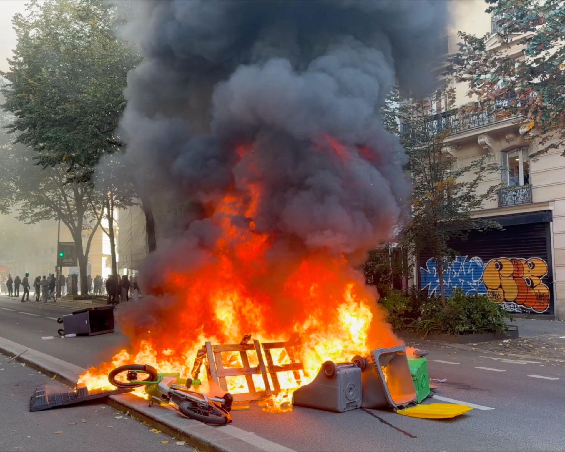 France Convenes Crisis Meeting as Student Protests Lead to 3,000 Detentions