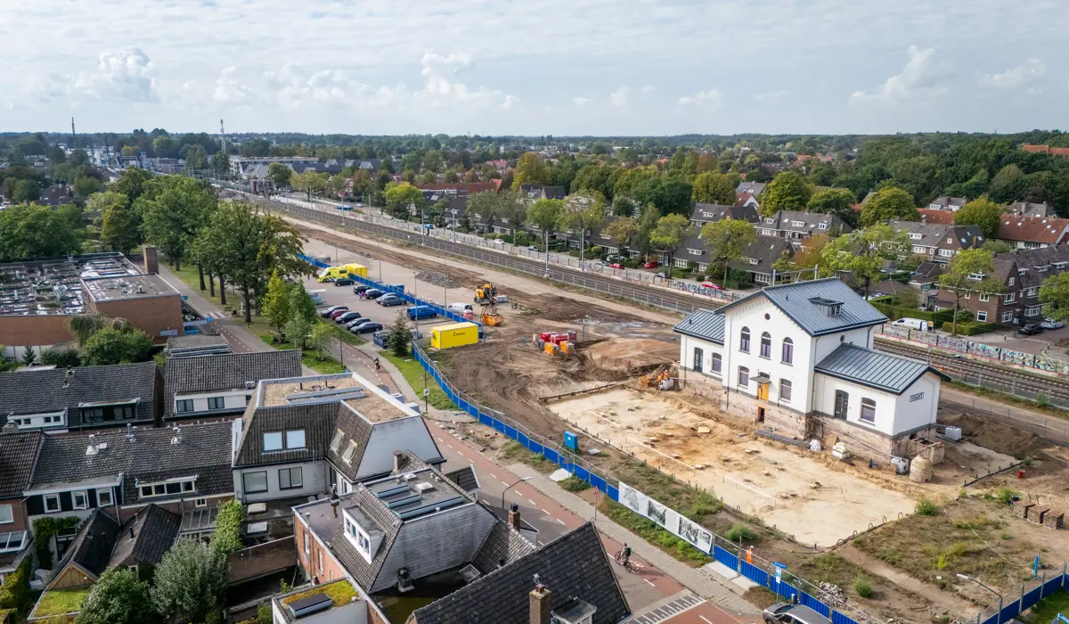 Vught Railway Station Lifted And Moved To Make Way For New Tracks
