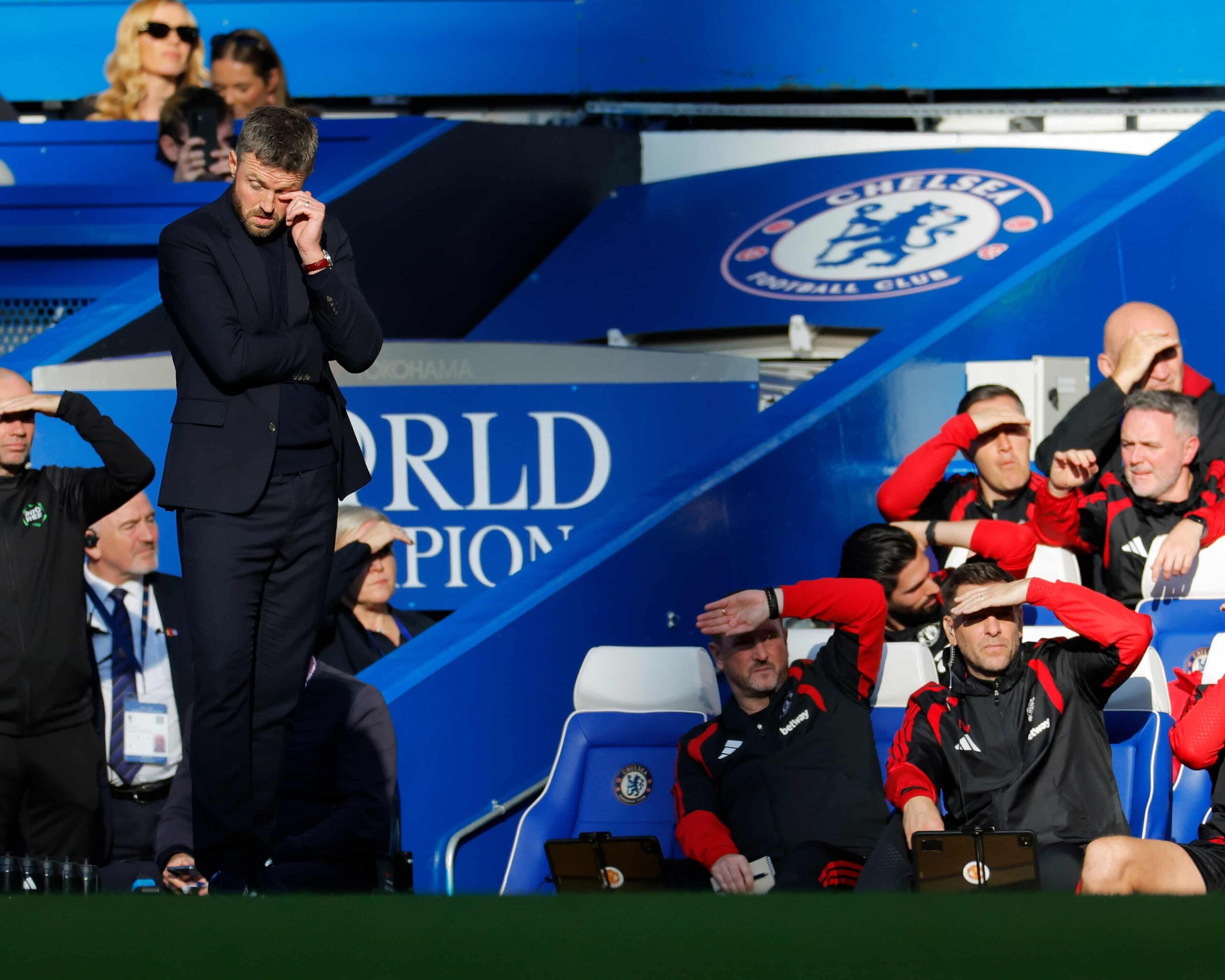 Manchester United Lose 1-0 to Chelsea After Martínez Red Card