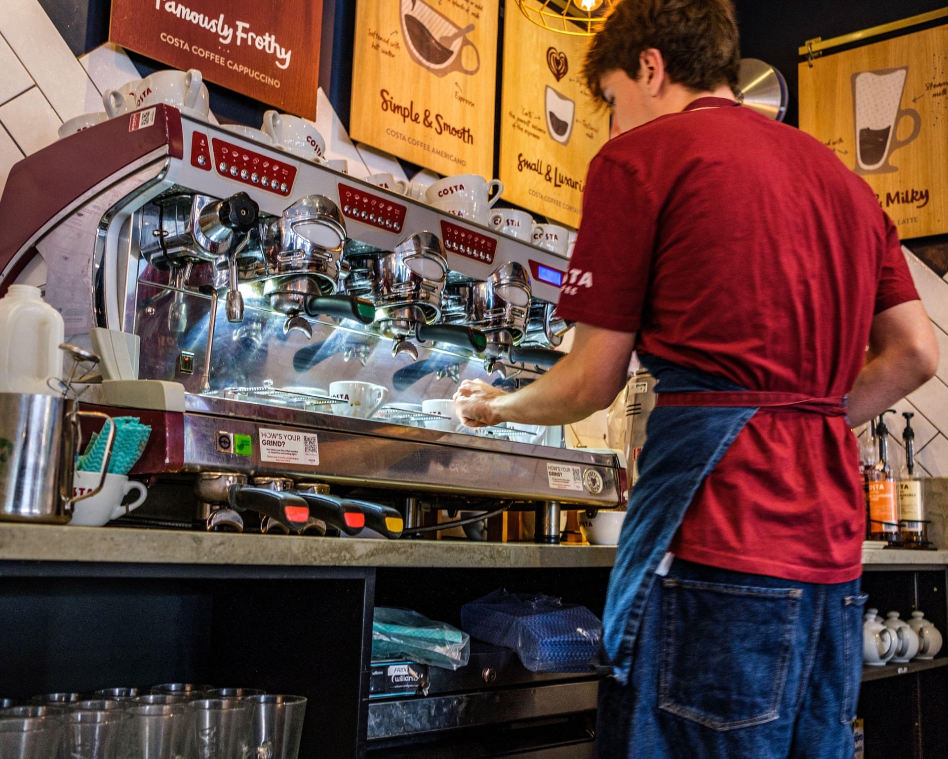 UK Retail Bosses Urge Chancellor to Cut Youth Employment Costs