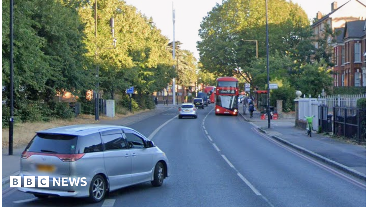 google image of Upper clapton road near Clapton Common