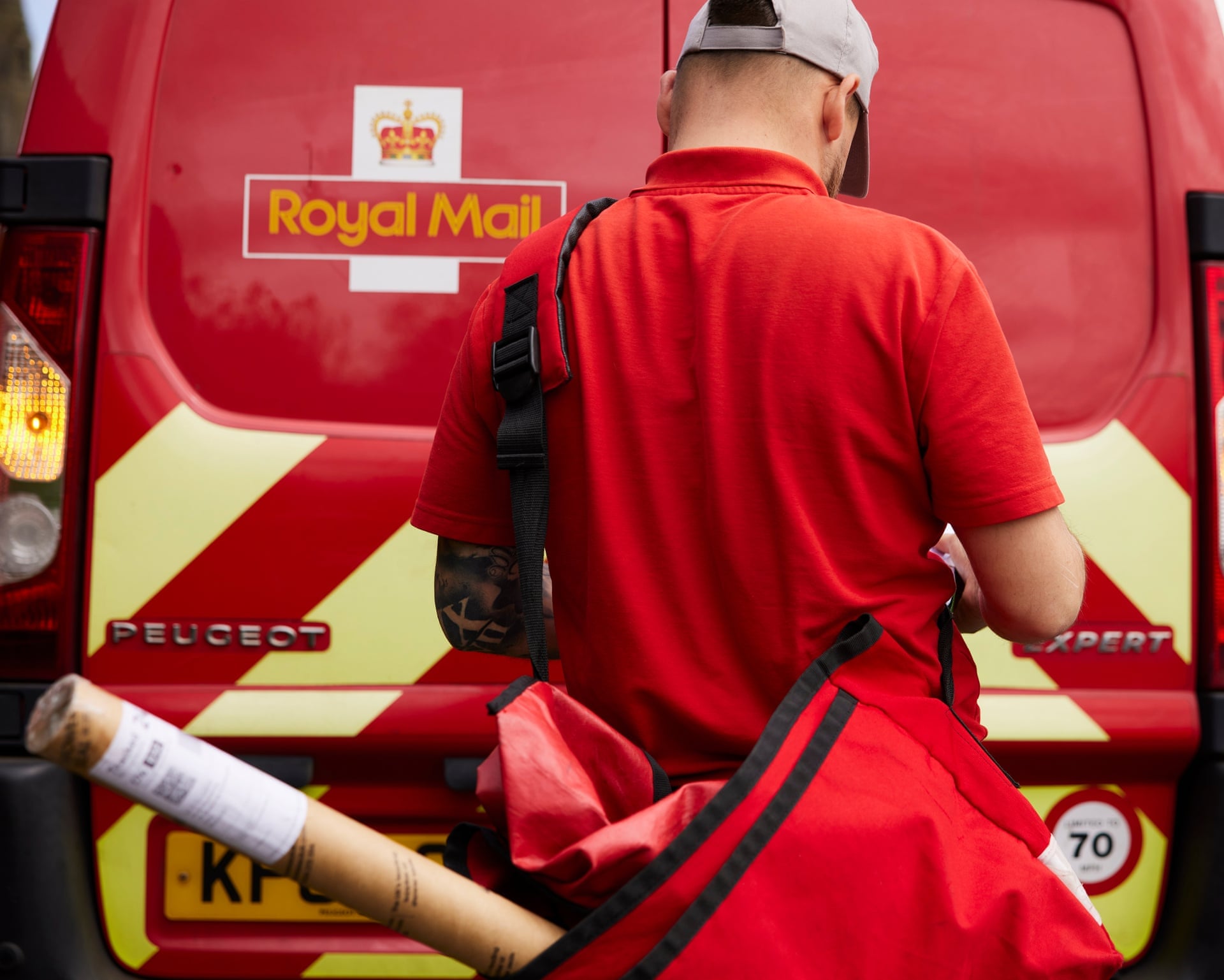 Royal Mail Plans to Cut 2,500 Head Office Jobs By 2027