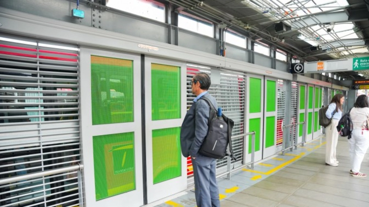 TransMilenio Upgrades 49 Bogotá Stations With Smart Door Systems