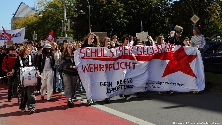 Young people protesting against the reintroduction of military service