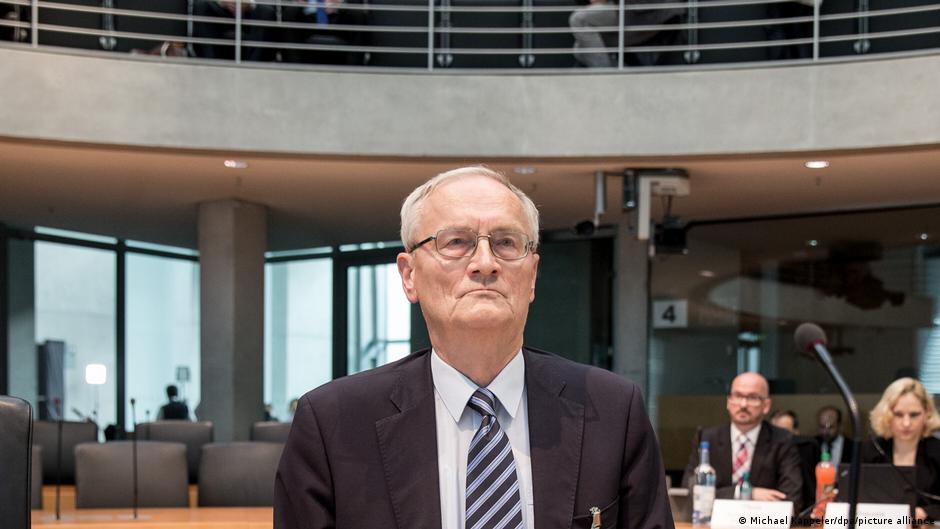 August Hanning testifying as a witness before a parliamentary committee in 2015