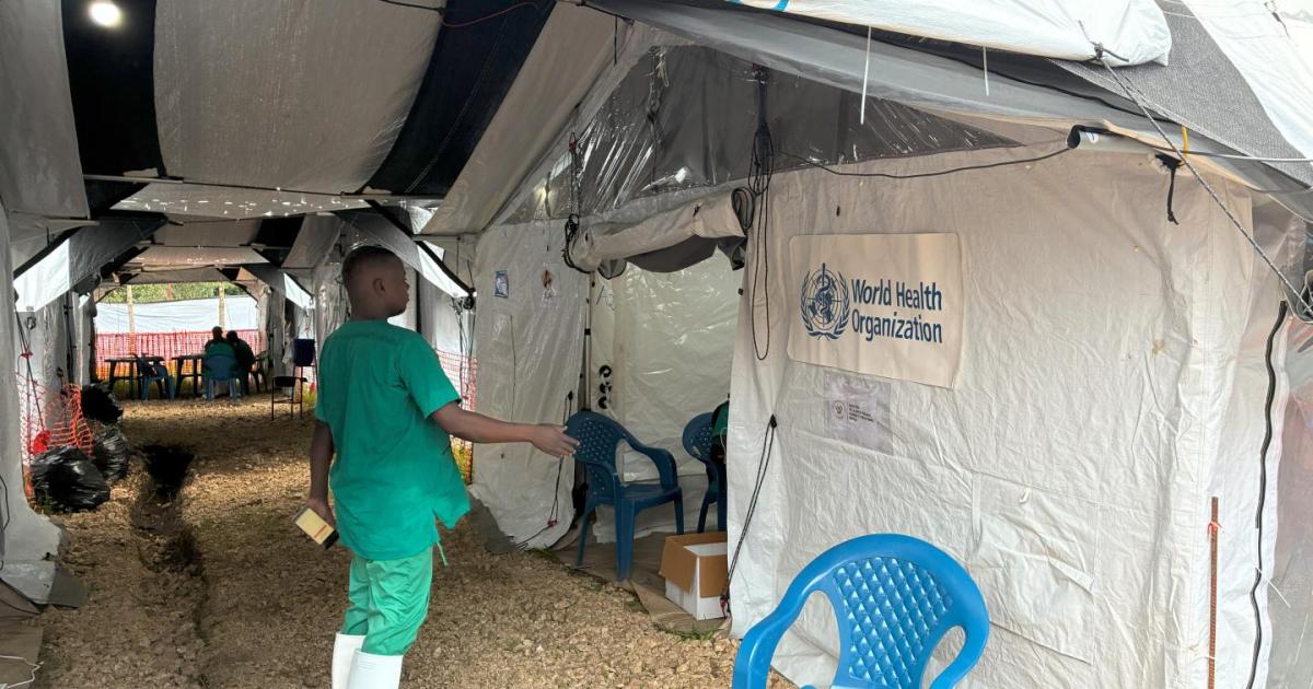 WHO Urges Adaptation of Ebola Funeral Practices