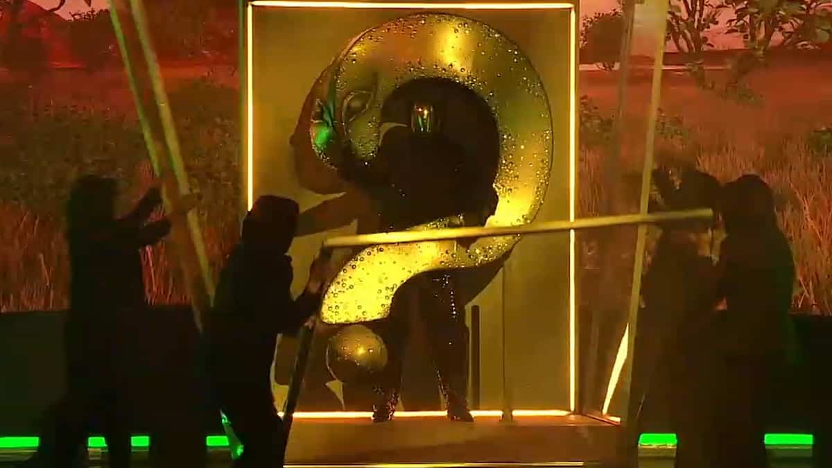 Jean-Philippe Dion Unmasked as Question Mark on Chanteurs masqués