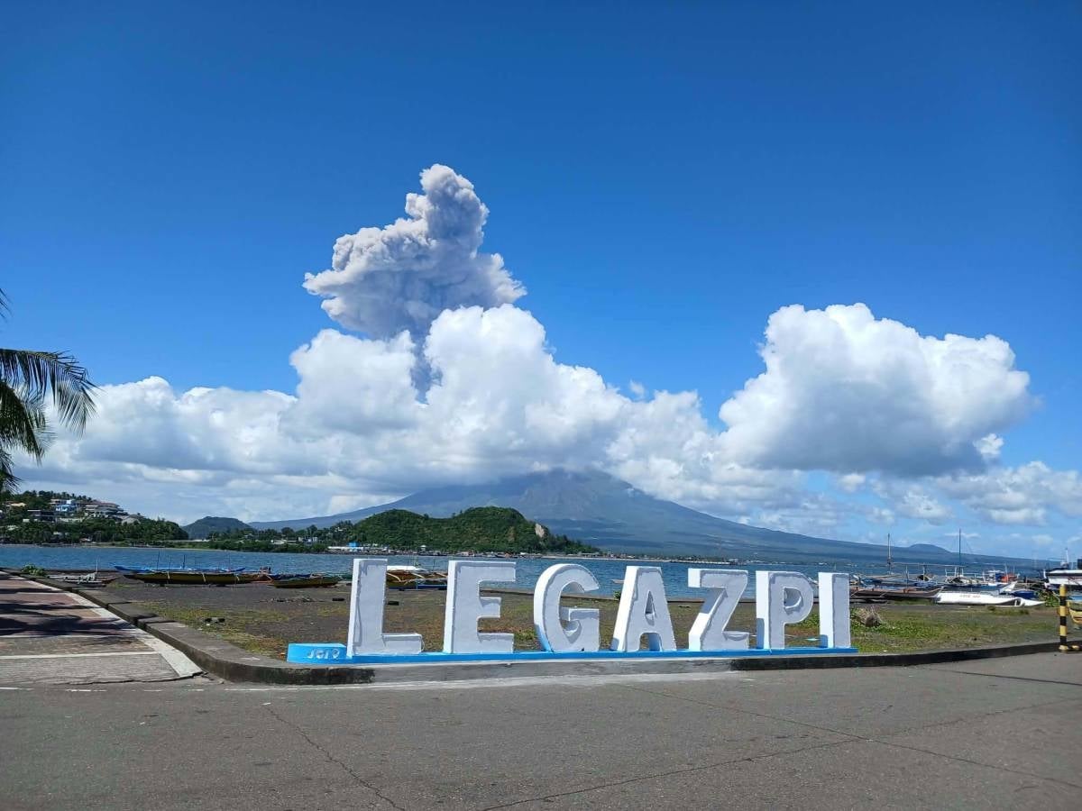 Mayon Volcano Alert Level Raised to 3 After Explosive Eruption