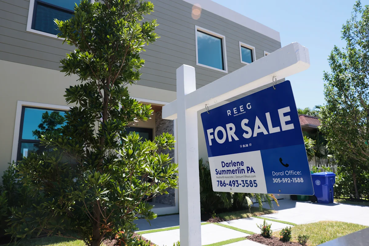 Mortgage Rates Hold Steady at 7.4 Percent After Climb