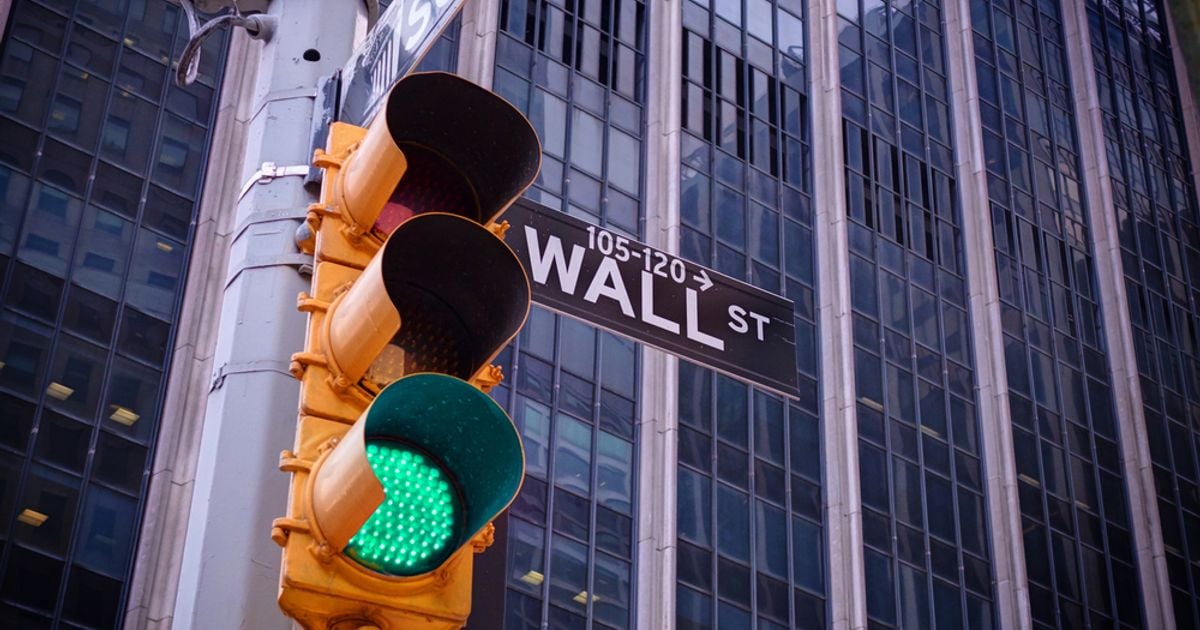 US Payrolls Slowdown Cools Federal Reserve Rate Hike Bets