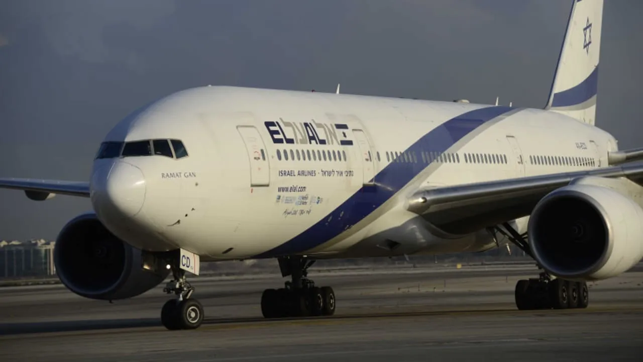UAE Revokes Landing Permits, Stranding 10,000 Israelis in Dubai