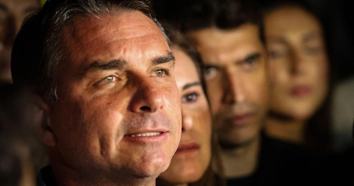 Brazil's Bovespa Hits Record High After Flávio Bolsonaro Leads First Round