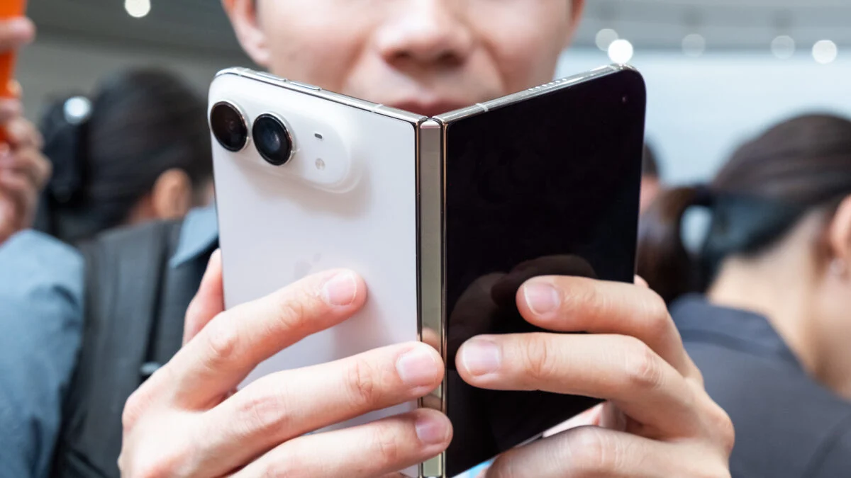 Apple Publishes Official iPhone Duo Repair Manuals