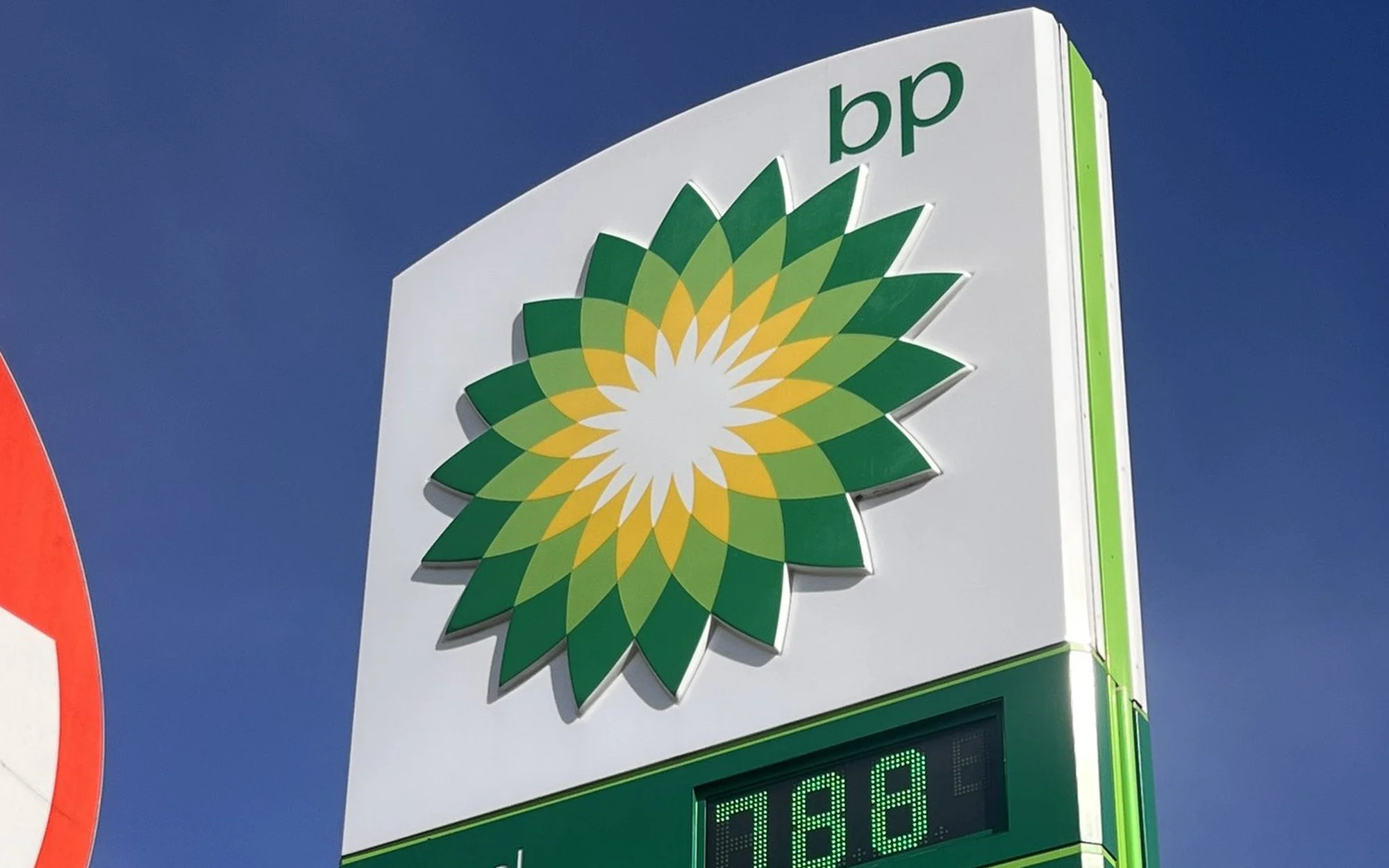 BP, Orlen and AMIC Energy Compete with Fuel Discounts for Polish Drivers