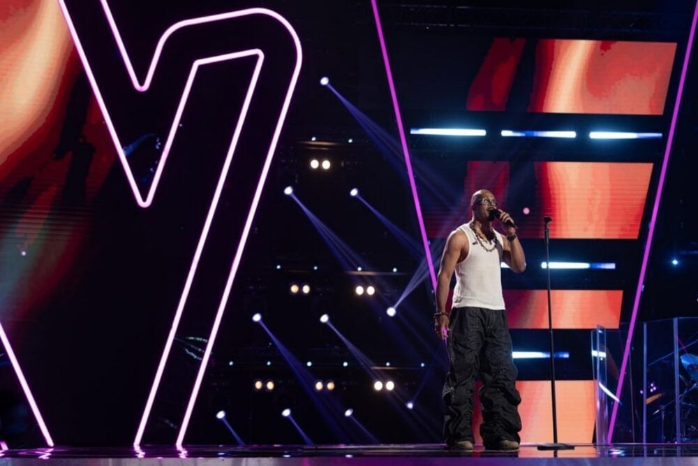 Cabral Surprises Vocea României Coaches as Blind Audition Contestant