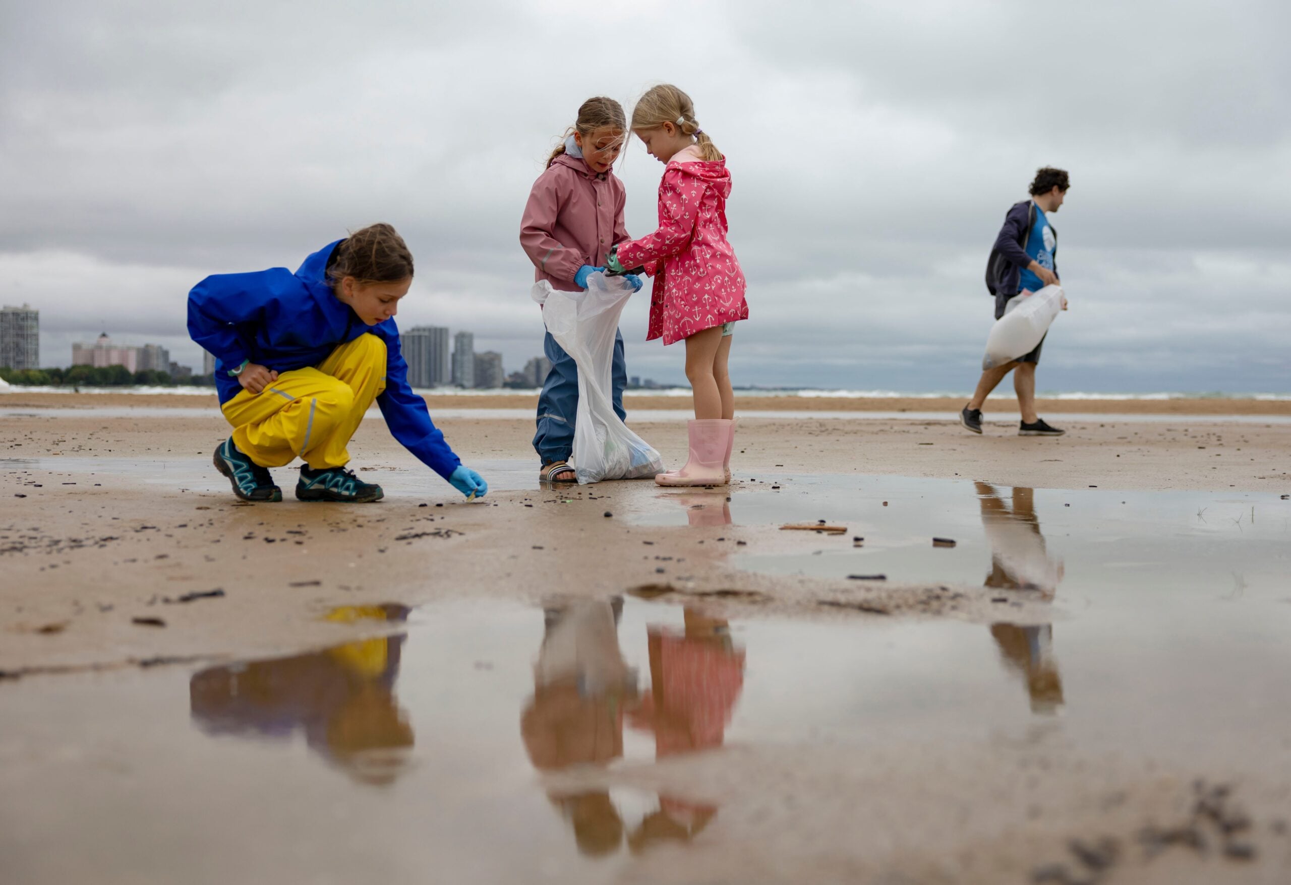 Study Finds Microplastics Generate DNA-Damaging Free Radicals in Water