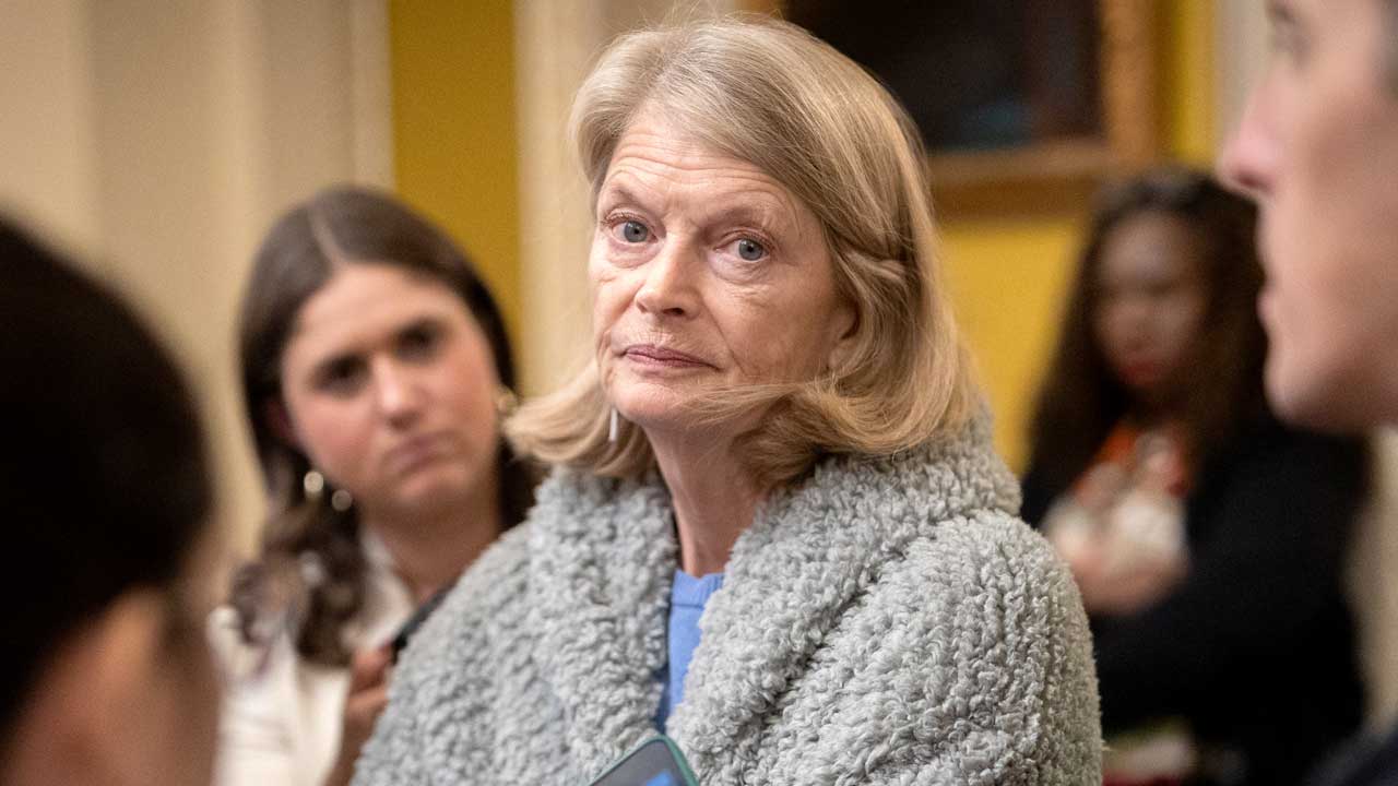 Senate Republican Lisa Murkwoski endorses Democrat for governor