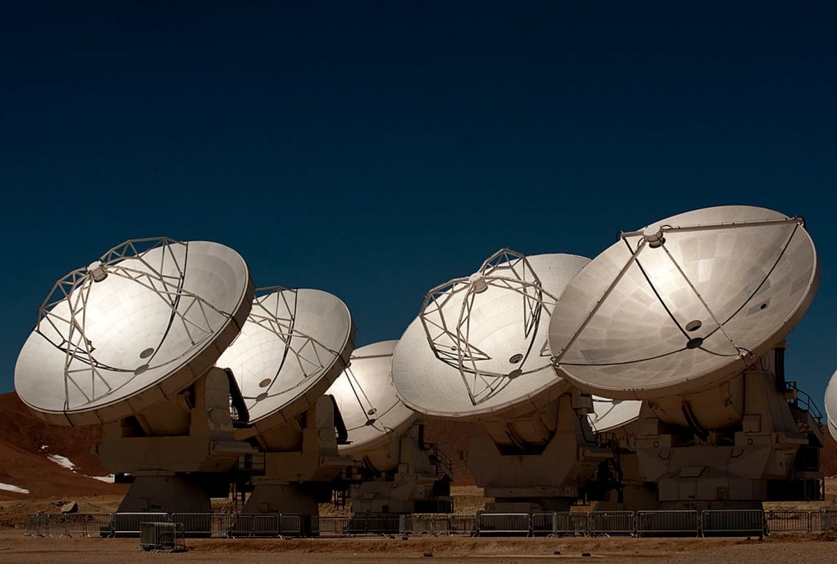 Astronomers Detect Rare Fully Deuterated Methanol in Space