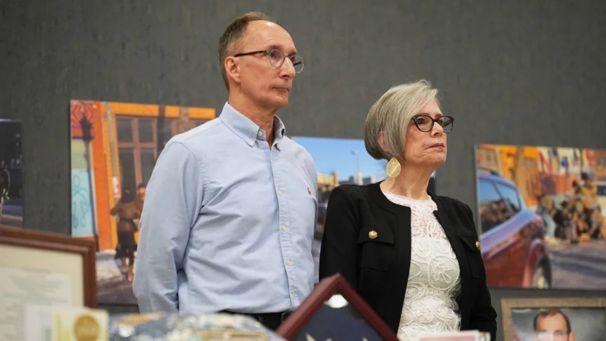 Alex Pretti's Parents Accuse DOJ of Shielding Killers