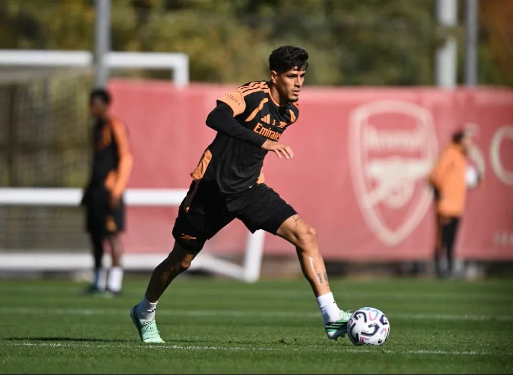 Arsenal Defender Piero Hincapie Returns To Training Before Everton