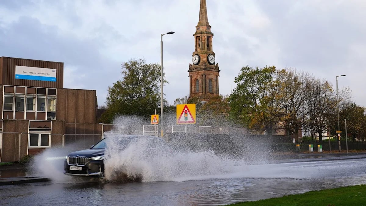 Storm Boelo Kills Two Men and Cuts Power to Over 90,000 Properties