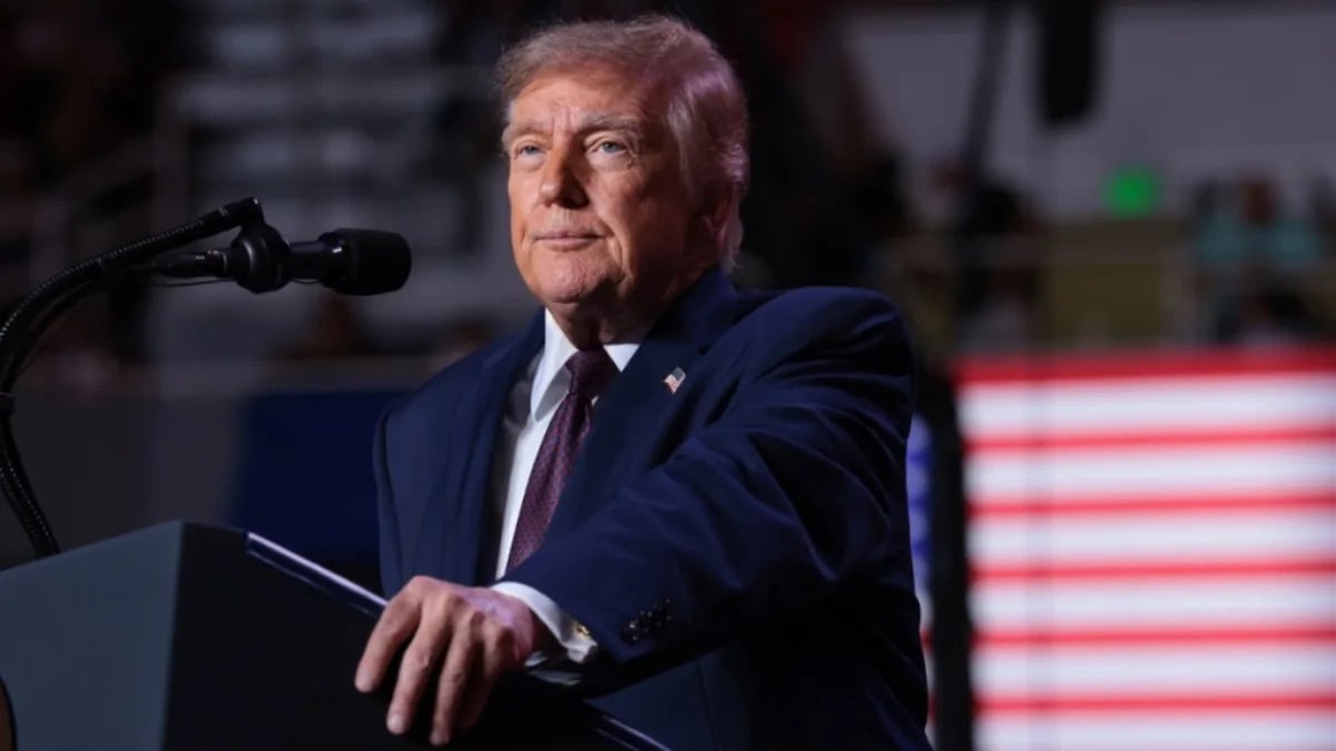 At Least Six Hecklers Interrupt Trump at San Antonio Rally for Ken Paxton