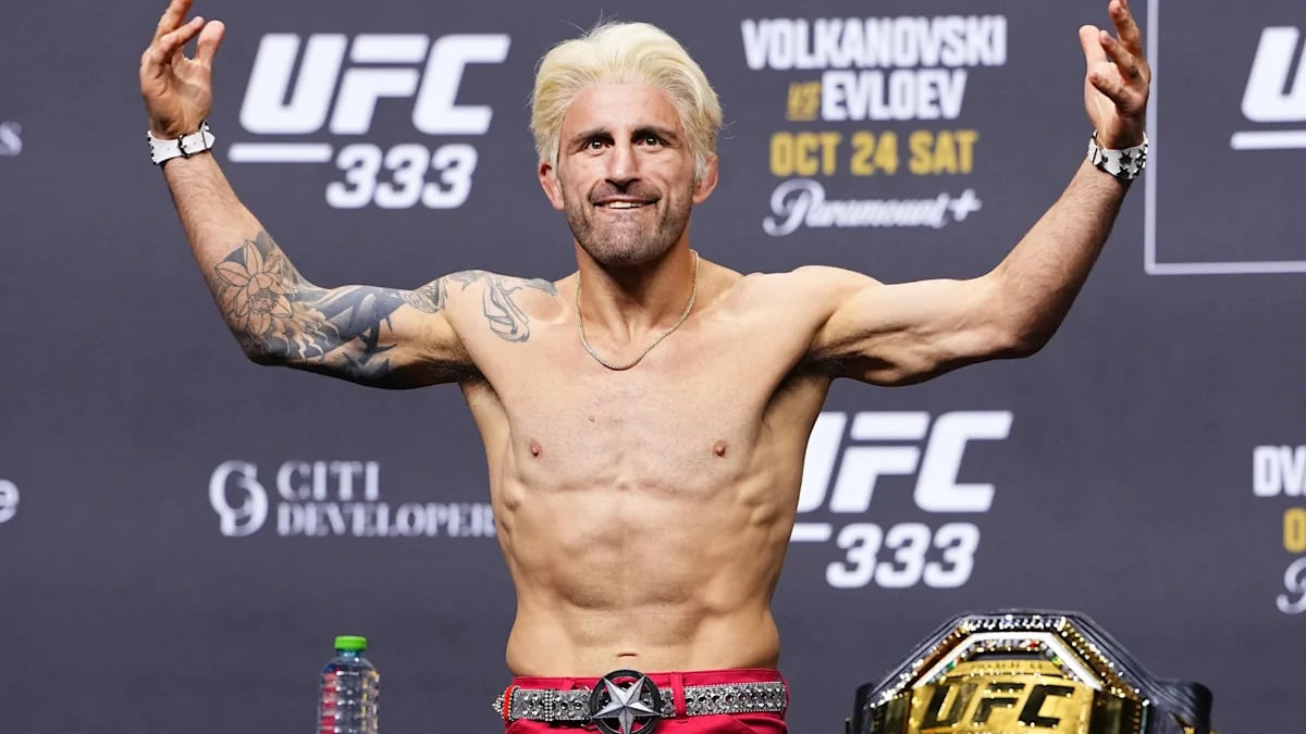 Volkanovski Defeats Evloev via TKO to Retain UFC Featherweight Title