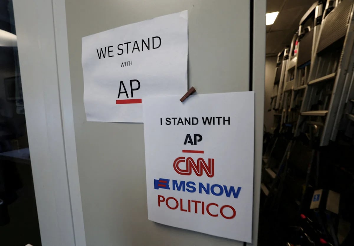 DOJ Investigates Five TV Networks Over White House Pool Boycott