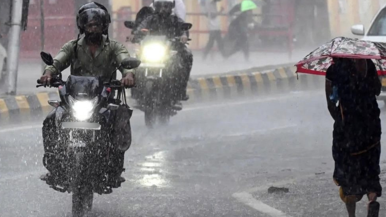 Delhi-NCR Hit by Heavy Rain as IMD Issues Red Alert for Capital