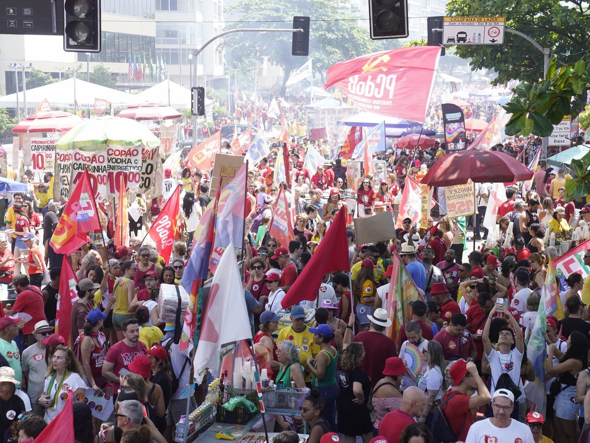 Lula and Flávio Bolsonaro in Tight Polls Ahead of Brazil Vote