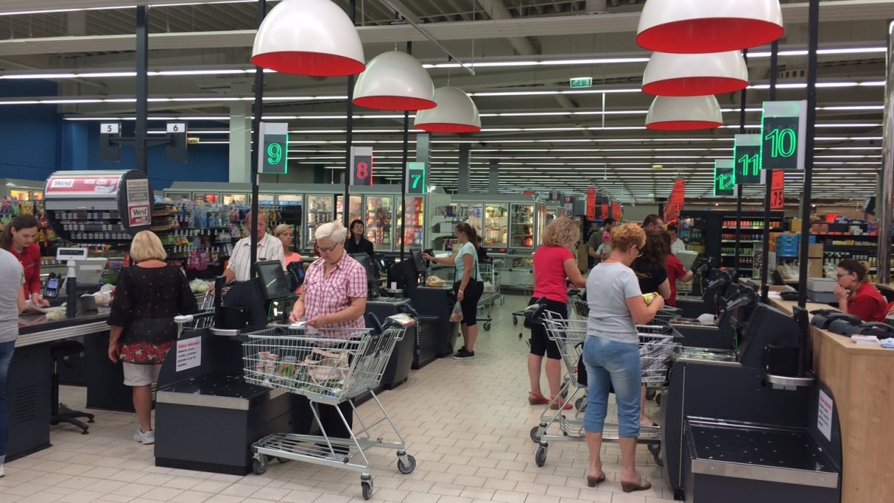 Slovak Retailers Face Backlash as Foreign Chains Cancel Self-Checkouts