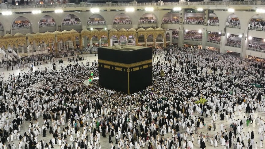 Saudi Authorities Intercept Houthi Missiles Targeting Mecca and Medina