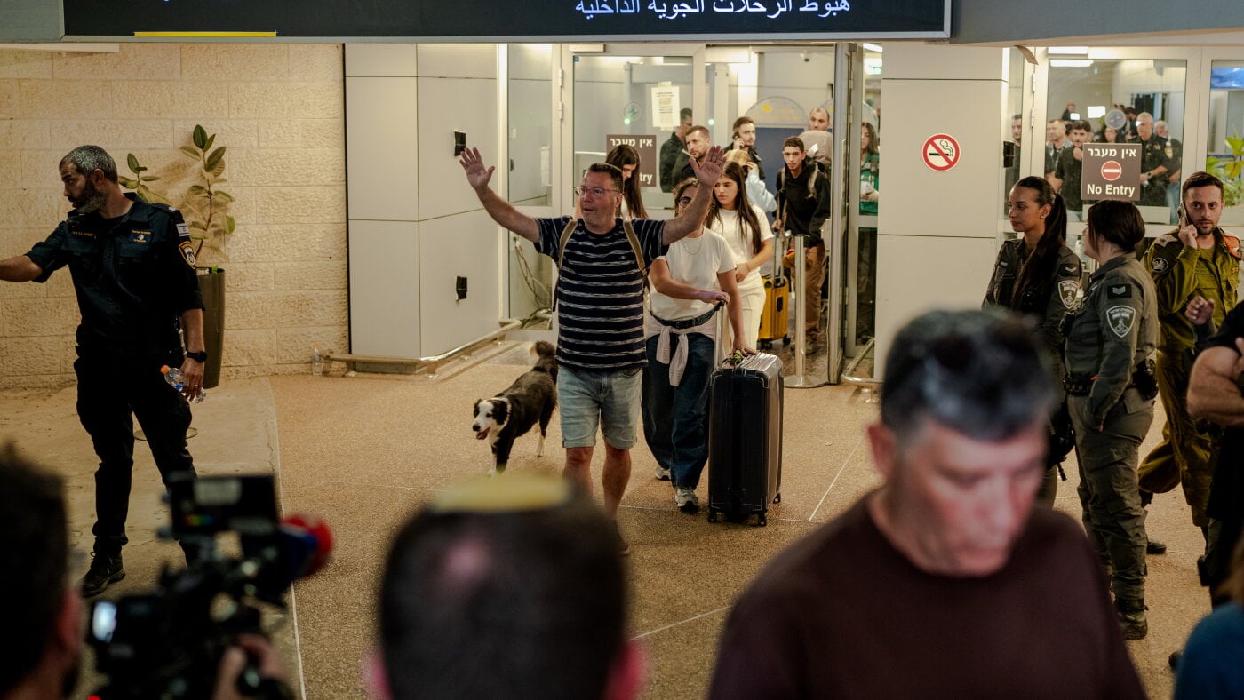 FlyDubai Flight Plunges 17,000 Feet After Co-Pilot Attacks Captain