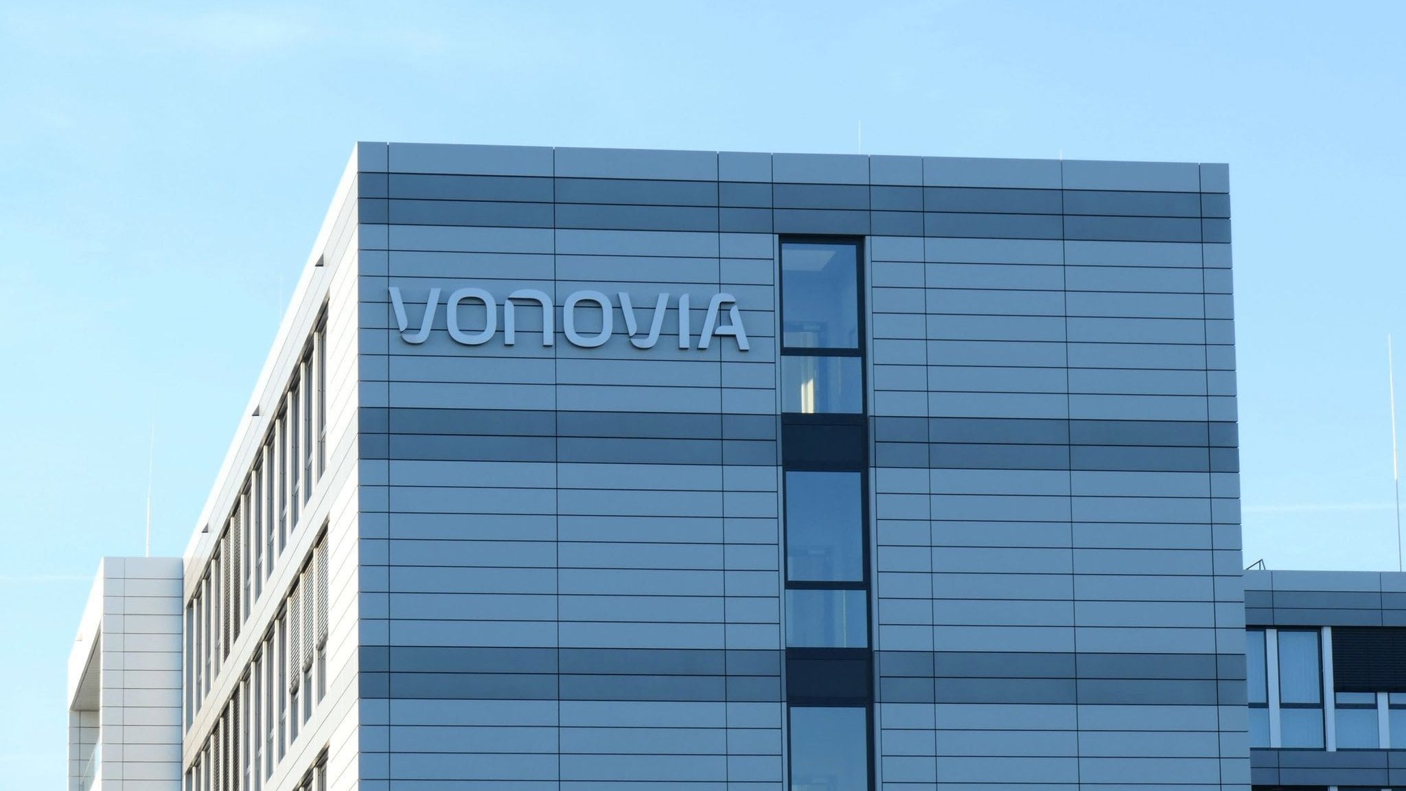 Vonovia Updates 2028 Targets Due to Interest Costs